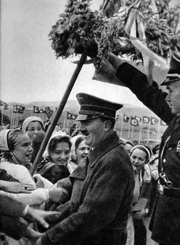 Adolf Hitler arrives on the Bückeberg for the annual Erntedankfest